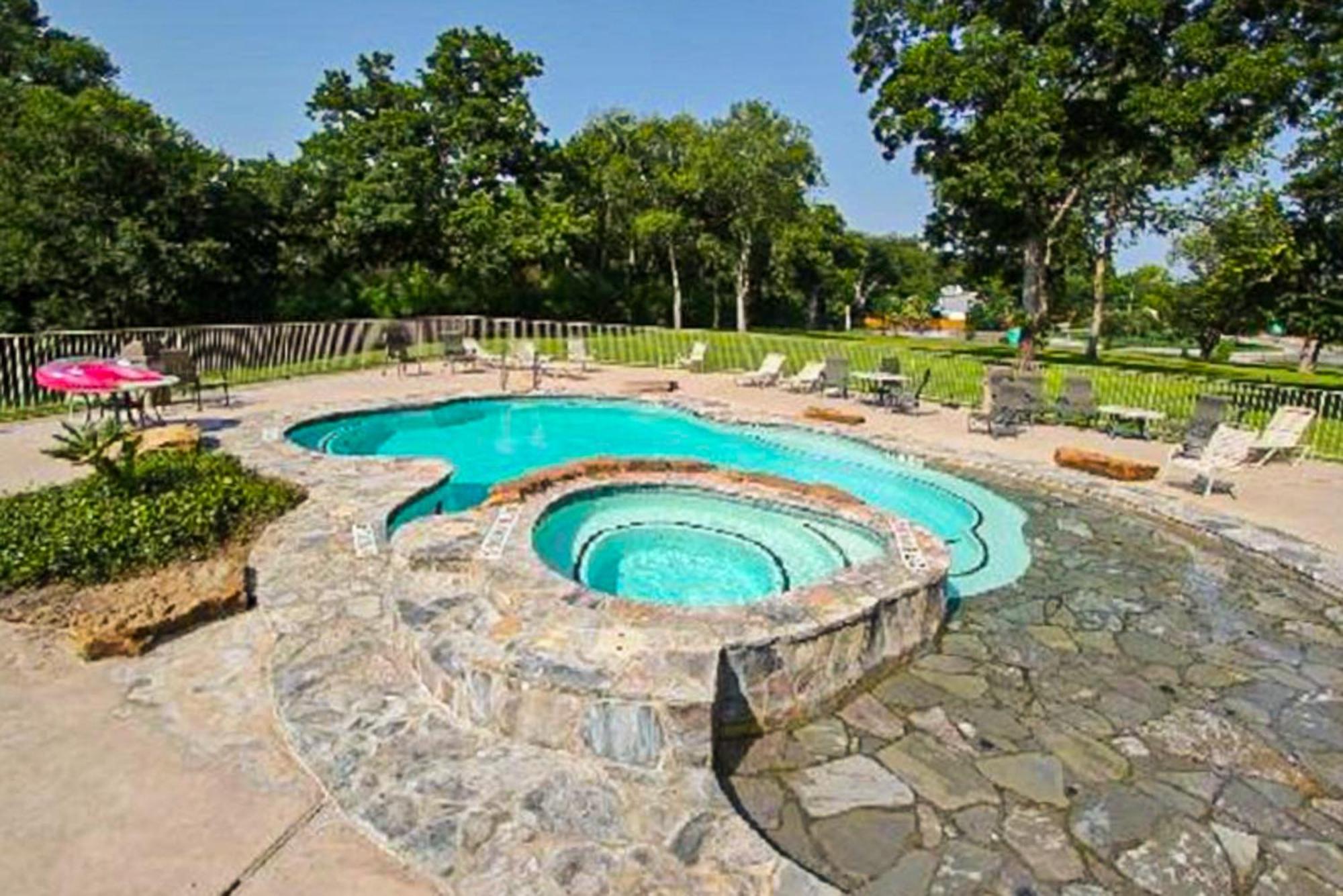 Water Wheel Resort Condo Resort Ню Браунфелс Екстериор снимка